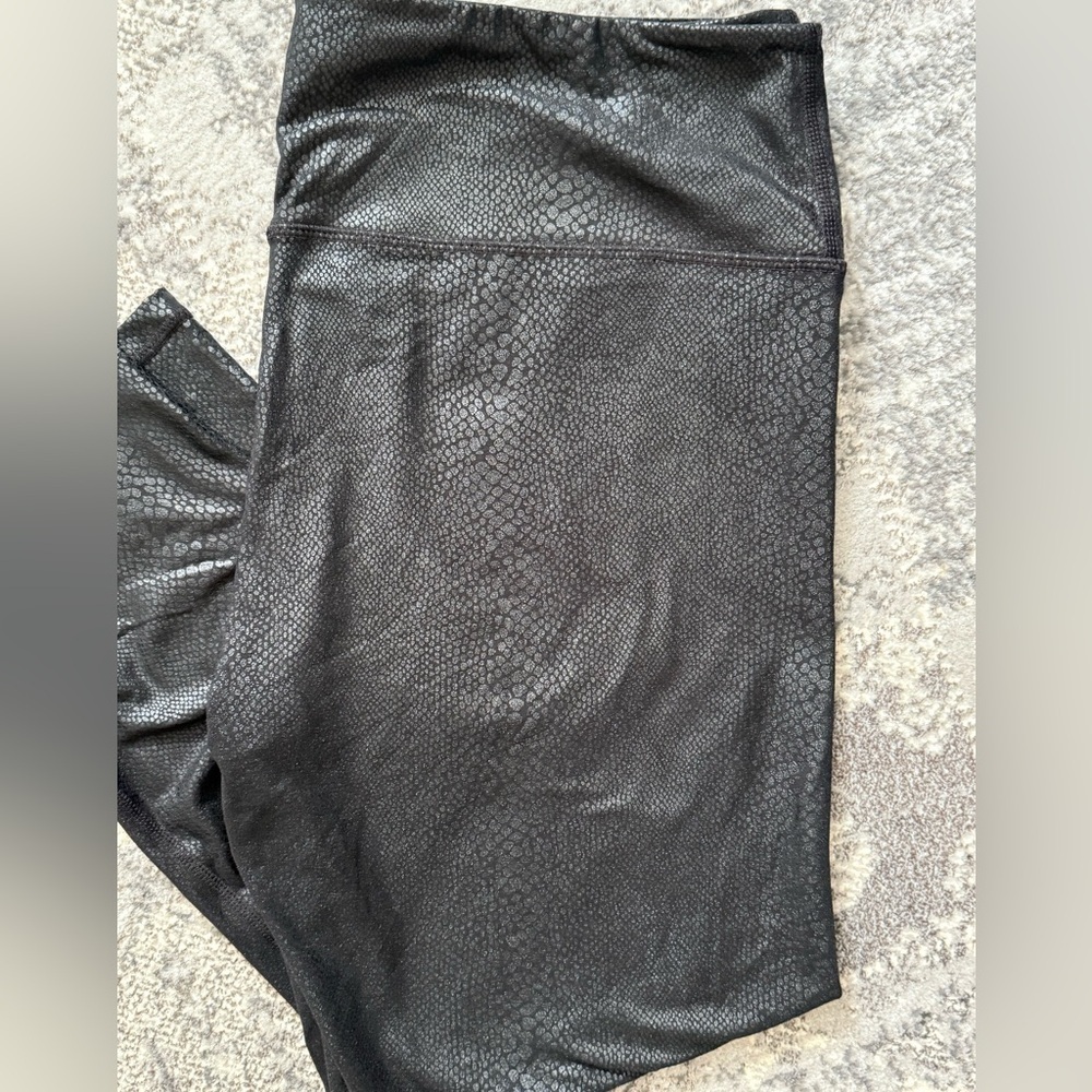 Black Snake Skin Patterned Leggings - Picture 4 of 8